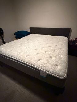 New at home furniture store bed set