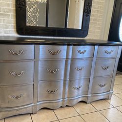 Dresser With 9 Drawers