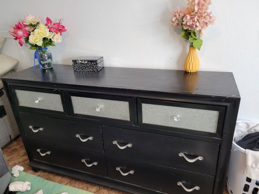 BLACK & GLITTER DRESSER & NIGHTSTAND