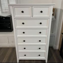 7 Drawer Tall Dresser, Tall Solid Wood Large Storage Cabinet, Modern Simple White Tall Chest of Drawer for Bedroom Living Room Hallway Entryway (White