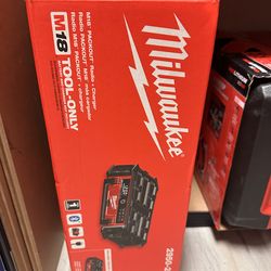 Milwaukee M18 Lithium-Ion Cordless PACKOUT Radio/Speaker with Built-In Charger