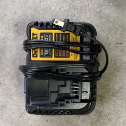 DEWALT 12V MAX/20V MAX 4 Amp Charger
