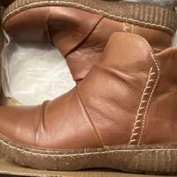 CLARKS- NIB Caroline Ray Dark Brown Leather Size 5 Women’s