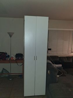 2 door cabinet / 4 shelves