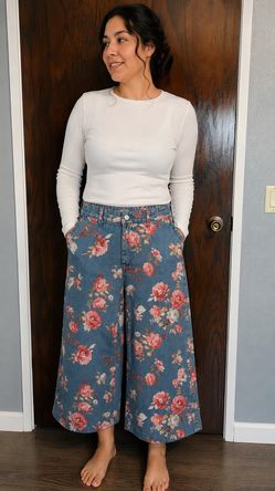 🌺 NEW Floral Wide Leg Pants – Size M 🌺