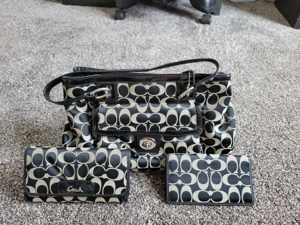 Coach Purse With Wallet