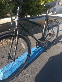 Matte black super nice all original fixed gear bike anyone from 5'6" thru 5'11". Should be comfortable on this bike