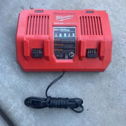 Milwaukee M18 18-Volt Lithium-Ion Dual Bay Rapid Battery Charger