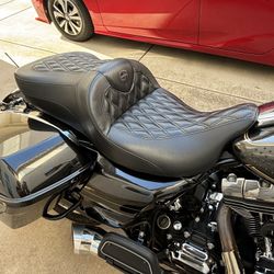 Saddlemen Road Sofa seat Harley Davidson Road King Street Ultra 