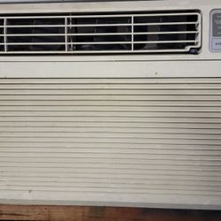 Air Conditioner Hampton Bay Window Unit 14,500 btu