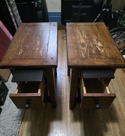 Solid Wood Broyhill Side Table/End Table 