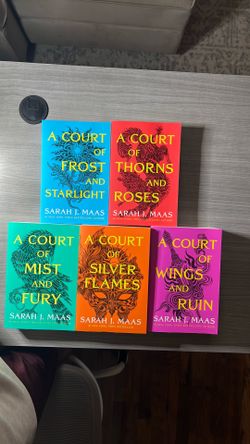 A Court of Thorns and Roses Paperback Box Set (5 books)