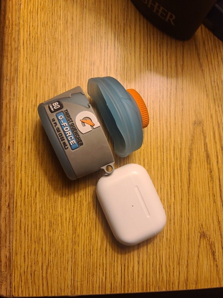 Apple AirPods Pro Charging Case | Gatorade Protective Case Cover | White