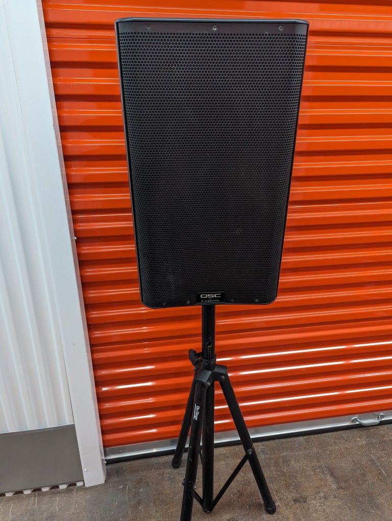 Qsc K12.2 Powered Speaker With Stand