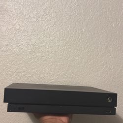 Xbox One x 1 TB