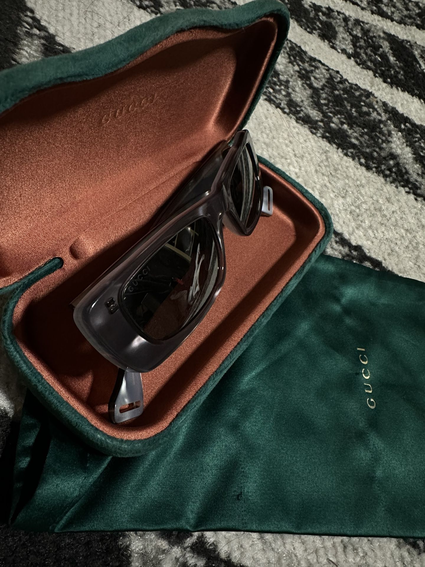 Emerald Gucci Case With Frames 