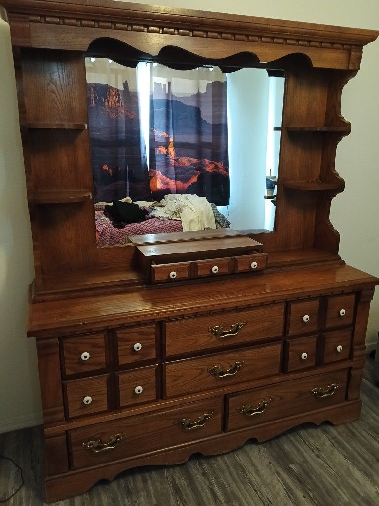 Dresser With Mirror 