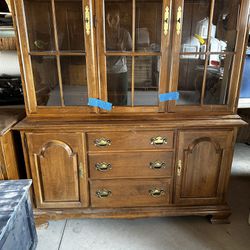 Ethan Allen Solid Maple Heirloom Nutmeg China Cabinet Hutch