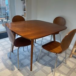 40" Dining Table with Four Chairs