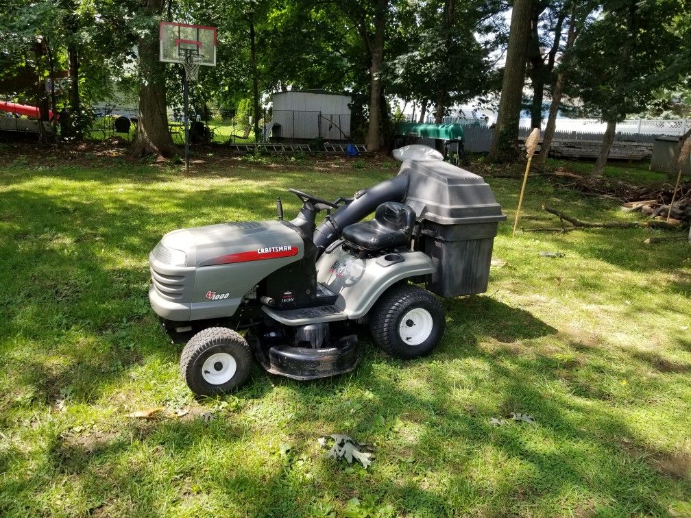 Craftsman 18 Hp OHV INTEK 42" Ride On Mower electric Start