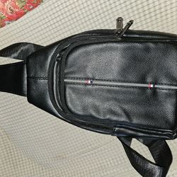 Blk small over shoulder/ neck