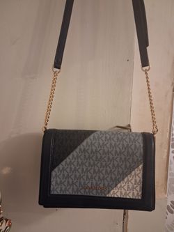 2 Michael Kors crossbodys