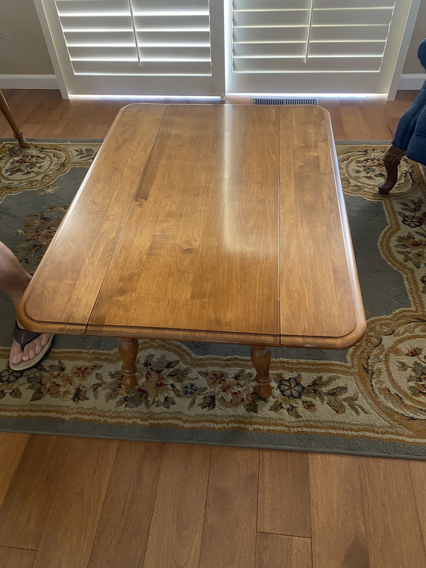Kling Colonial Maple Dropleaf Coffee Table