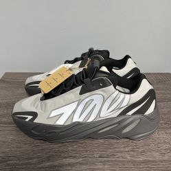 adidas Men's Yeezy Boost 700 MNVN “resin”