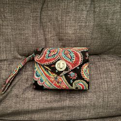 👜 Vera Bradley Turnlock Wristlet Wallet – Retired Pattern | Pristine Condition!