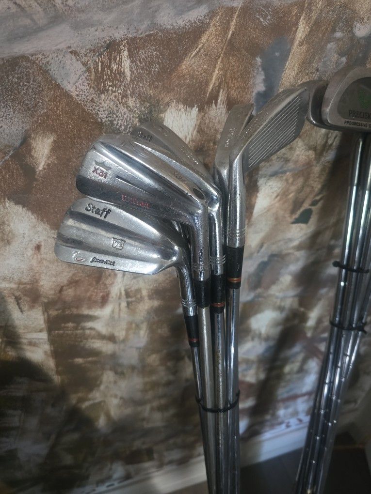 WILSON STAFF - IRONS SET (8 IRONS) R/HEND