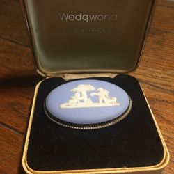 Brooch Wedgwood Made In England 1968 (MUST GO)