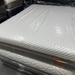 QUEEN SIZE TEMPURPEDIC CONTOUR ELITE MATTRESS & BOX SPRING BED SET
