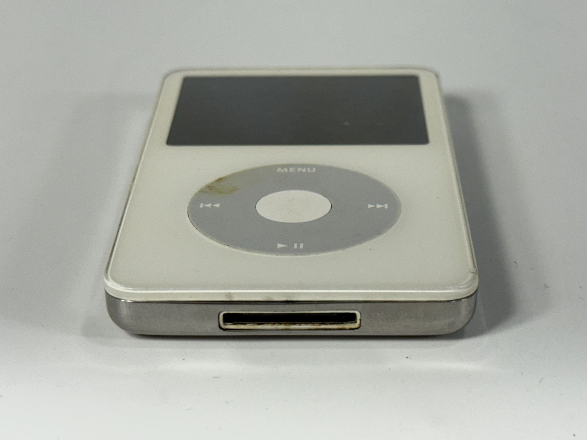 Apple iPod Classic 5th Gen with Video - A1136 White 30GB PA002LL