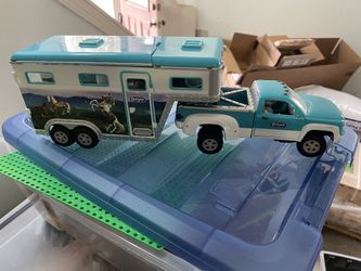 Breyer Stablemate Truck and Trailer