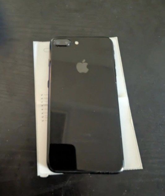 Refurbished Iphone 7 Plus + 32 GB Carrier unlocked, unlocked