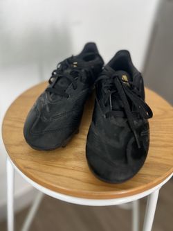 Adidas Predator Soccer Cleats – Black- Youth Size 4