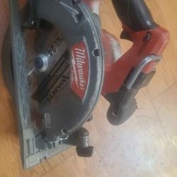 Milwaukee 18V Fuel Cordless Brushless 7_1/4" Circular Saw