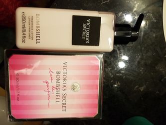 Bombshell new with lotion 1.7 perfume read