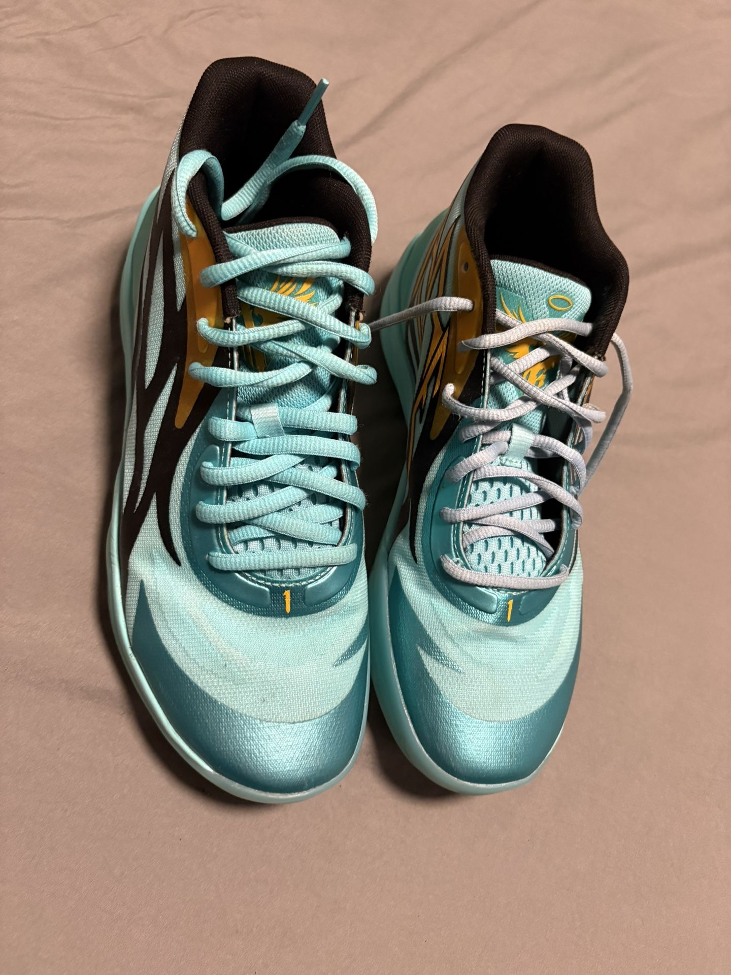 Pumas Lamelo Shoes Size 9