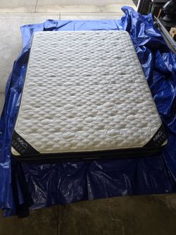 Puffy Royal Hybrid Mattress, Queen, Like New, Perfect Condition