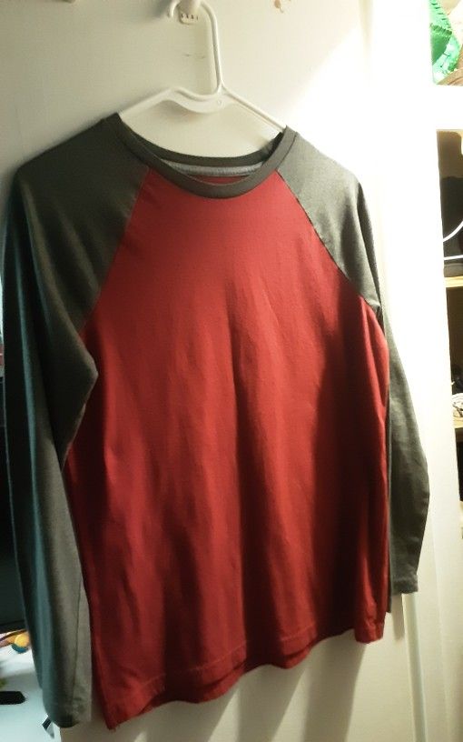 Sonoma Red Long Sleeve Shirt With Gray Sleeves. Size L, 10