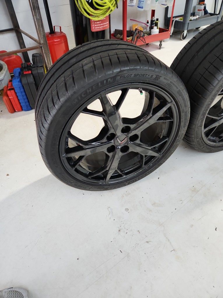 Corvette C8 STOCK WHEELS AND TIRES