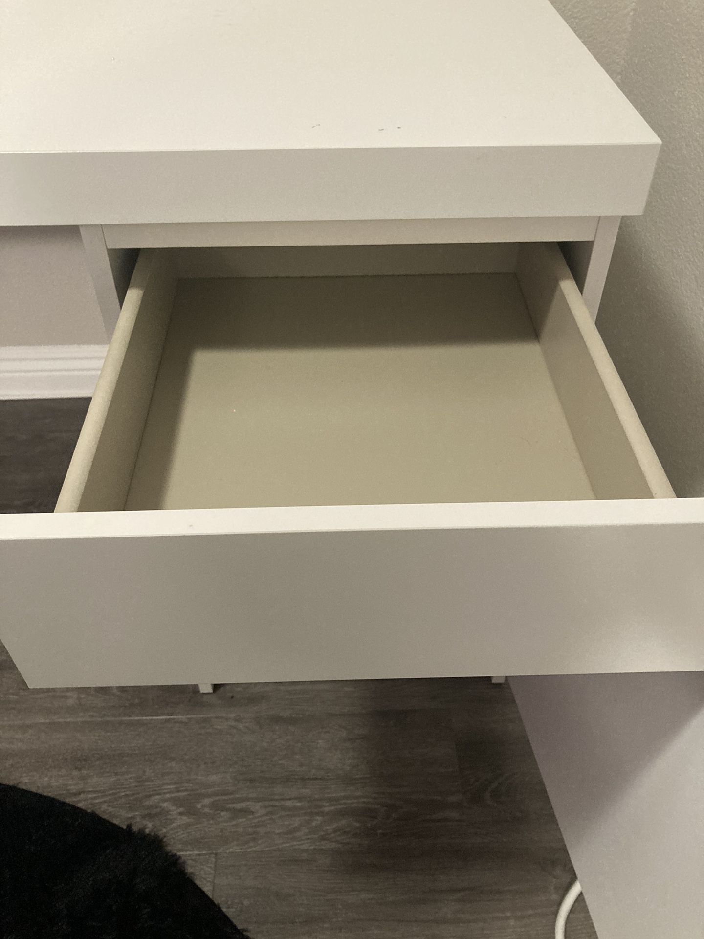 White Desk for Sale in Torrance, CA OfferUp