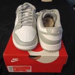 Brand New Nike Dunks Size 6