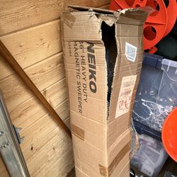 Neiko 36” Magnetic Floor Sweeper