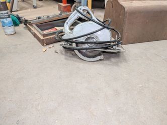6 and 1/2 in Craftsman 7 amp powered saw