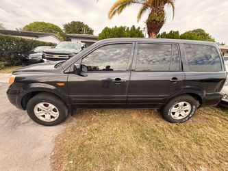 Black Honda pilot 2006