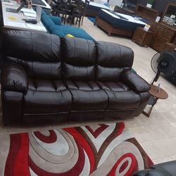 *Weekend Special!!!*---Sleek Madrid Brown Leather Reclining Sofas---Delivery And Financing Available🫡