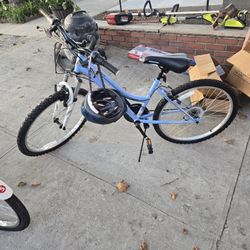 Roadmaster  Girls Bike  (Brand New) Never used