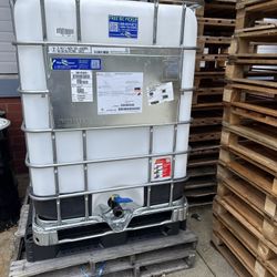 300 Gallon IBC Water Tote